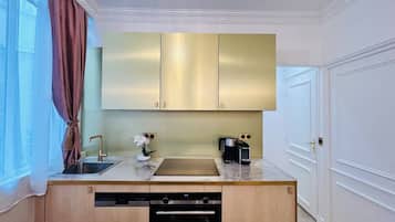 Apartment, Courtyard View | Private kitchen | Fridge, microwave, oven, stovetop