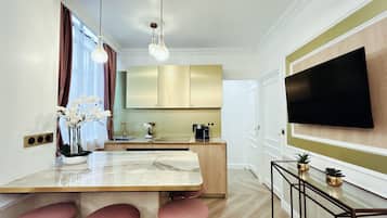 Apartment, Courtyard View | Private kitchen | Fridge, microwave, oven, stovetop