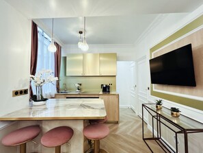 Apartment, Courtyard View | Private kitchen | Fridge, microwave, oven, stovetop
