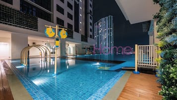 Kolam renang terbuka, kerusi lepak pantai