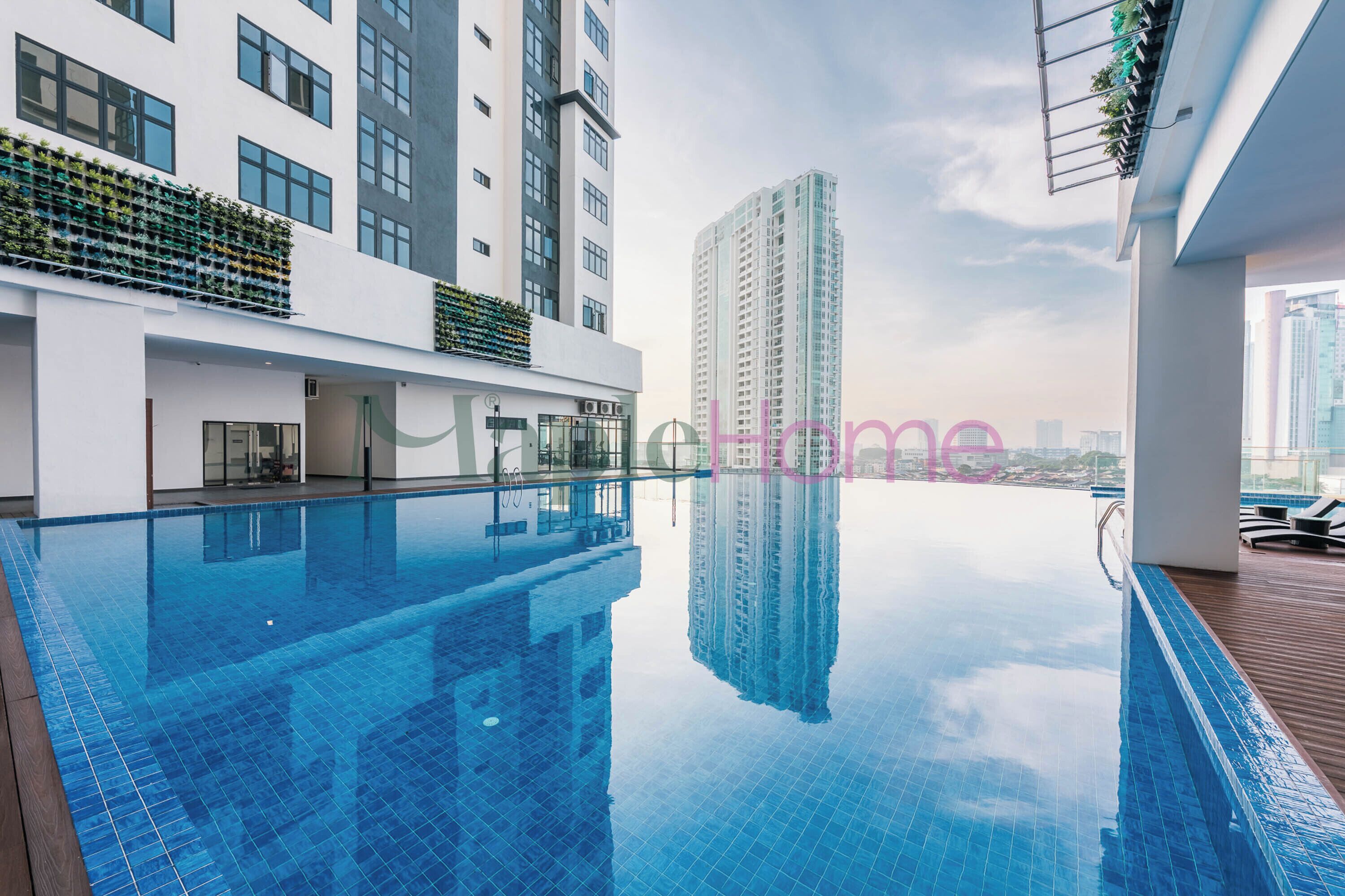 Kolam renang terbuka, kerusi lepak pantai 