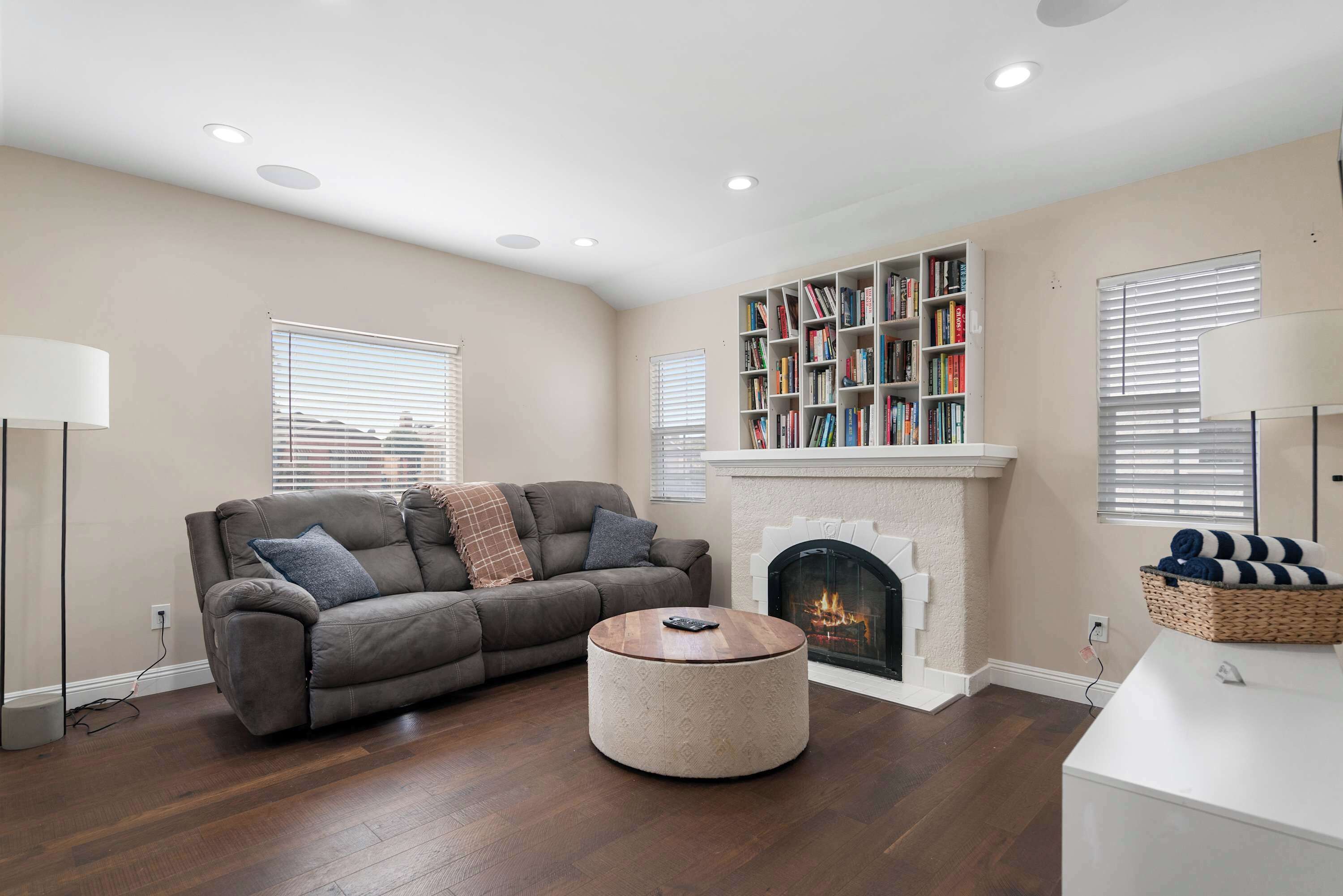 Fernseher, Kamin, Arbeitsbereiche