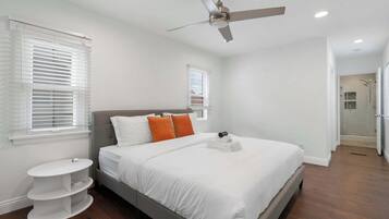 3 bedrooms, desk, iron/ironing board, travel cot