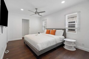 3 bedrooms, desk, iron/ironing board, travel crib