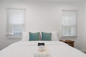 3 bedrooms, desk, iron/ironing board, travel cot
