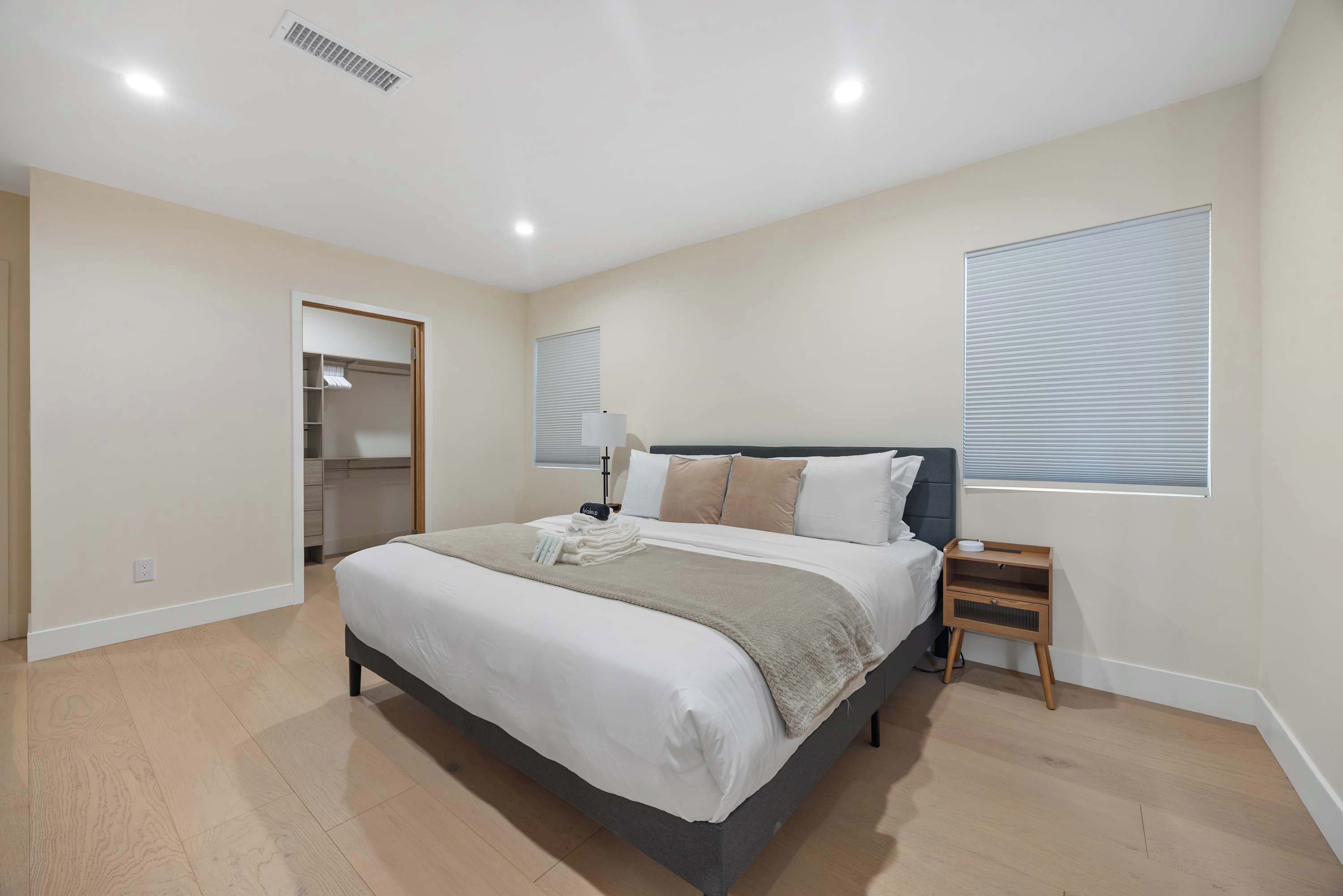 3 dormitoris, planxa i posts de planxar, un bressol de viatge i wifi 