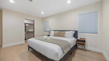 3 dormitoris, planxa i posts de planxar, un bressol de viatge i wifi