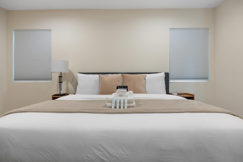 New Listing! Modern Mesa by Colby & Conrad!