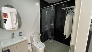 Handtücher, Seife, Toilettenpapier