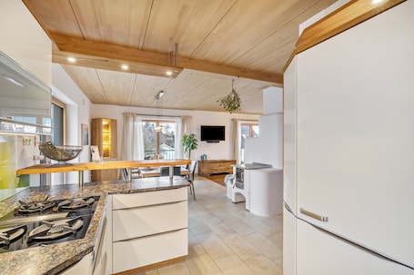 Fridge, oven, stovetop, dishwasher. Apartment 'Ferienwohnung Mit Herz Und Holz' with Balcony and Wi-Fi