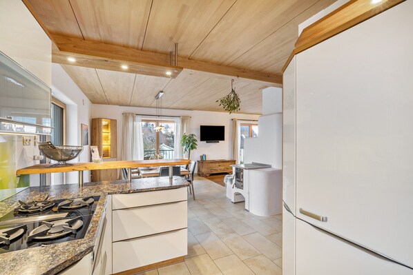 Réfrigérateur, four, plaque de cuisson, lave-vaisselle