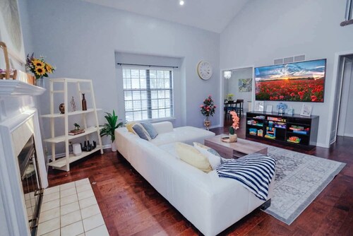 Sunflower Suite- Central, Near Highway