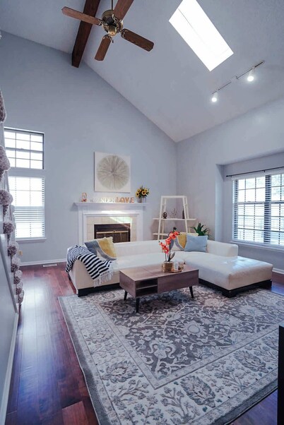 Sunflower Suite- Central, Near Highway