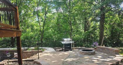 The Cozy Nest- Central Overland Park, Near Highway