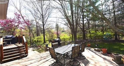 The Cozy Nest- Central Overland Park, Near Highway