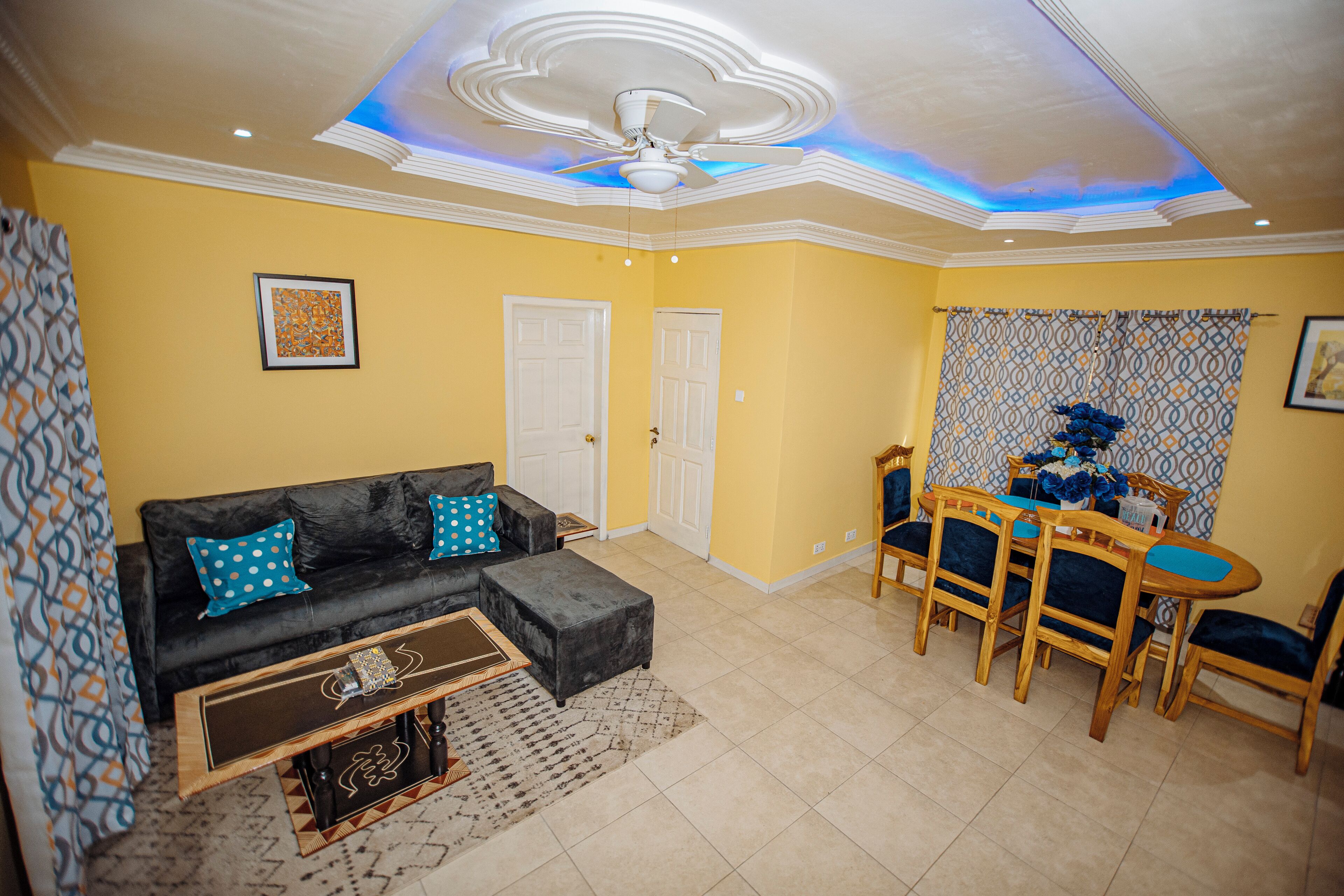 45–tuumainen äly-TV, jossa satelliittikanavat