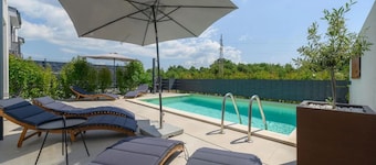 Luxury villa for 7 persons with pool, sauna and panoramic sea view