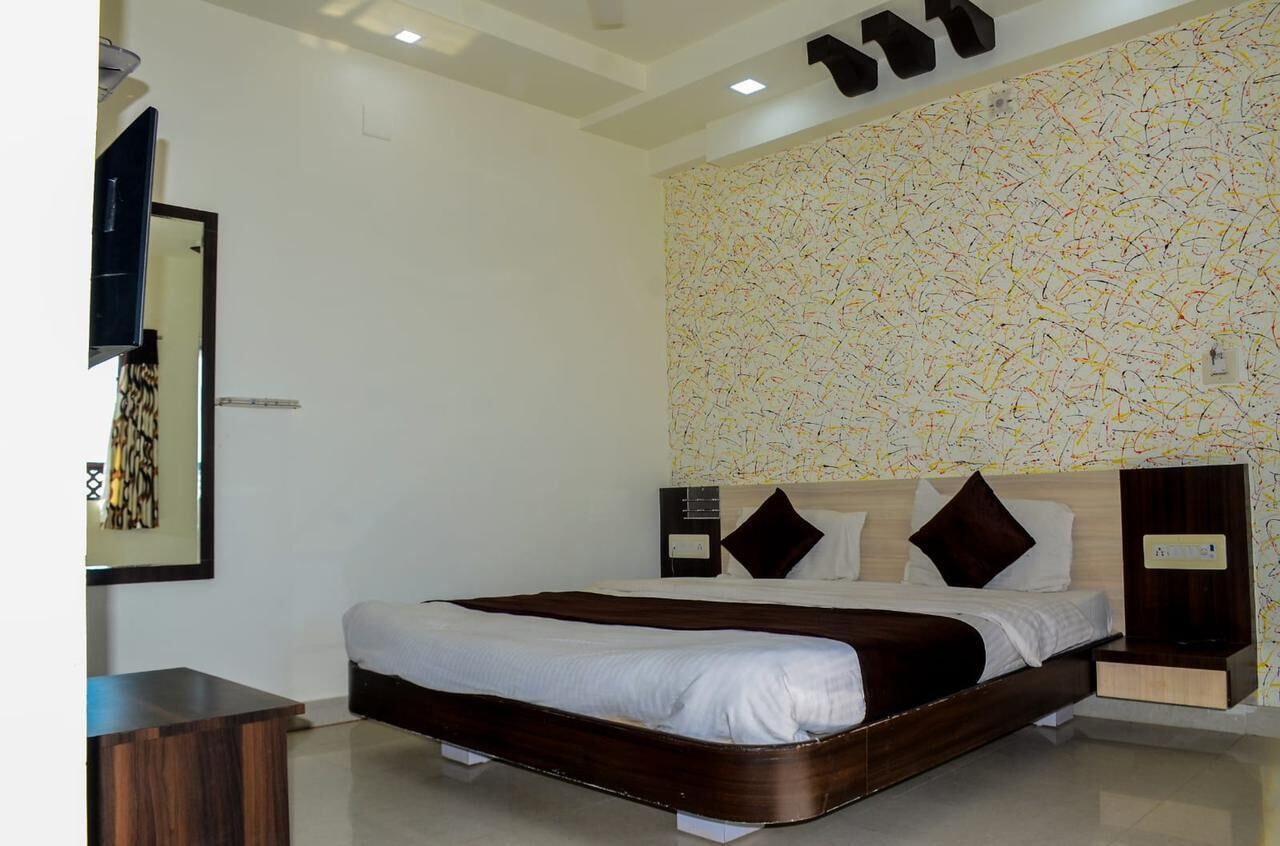 Deluxe Room, Air conditioning, City View | Desk, laptop workspace, free WiFi