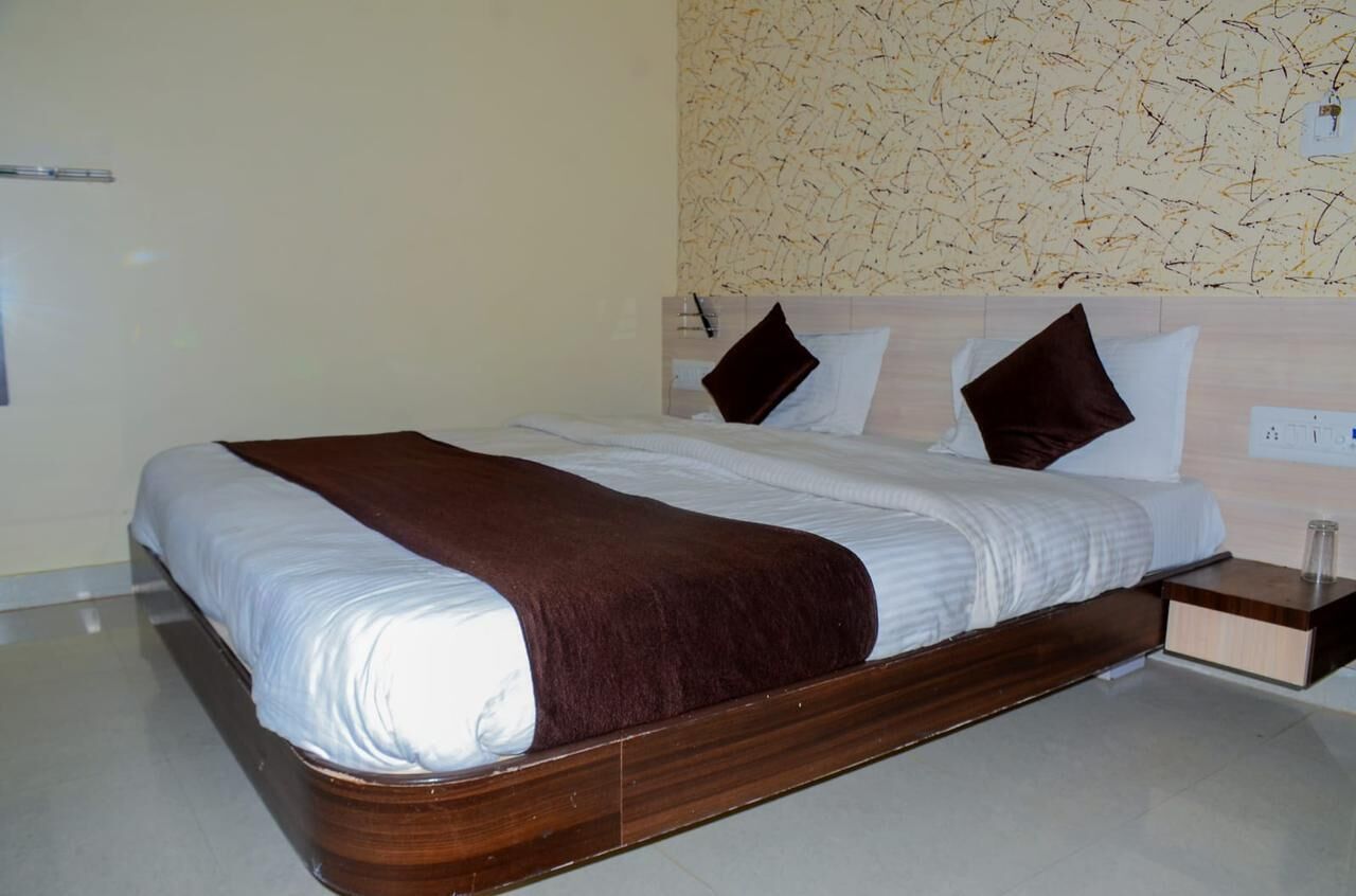Deluxe Room, Air conditioning, City View | Desk, laptop workspace, free WiFi