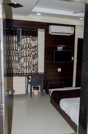 Deluxe Room, Air conditioning, City View