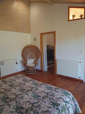 2 chambres, fer et planche à repasser, lit parapluie, Wi-Fi gratuit