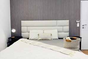 1 bedroom, bed sheets