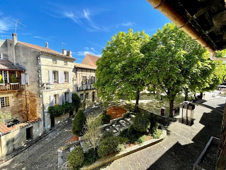 Exterior. Le Colombier De Cyrano Et Roxane