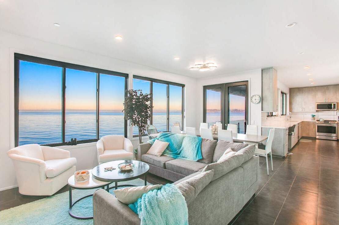 Tv, eldstad och kontor