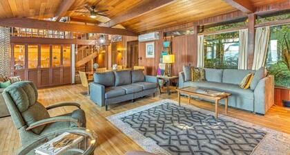Puzzle Point Lodge: Waterfront Haven in Poulsbo