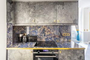 Apartment, City View | Private kitchen