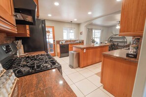 House, 4 Bedrooms, Smoking | Interior