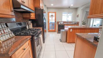 House, 4 Bedrooms, Smoking | Interior