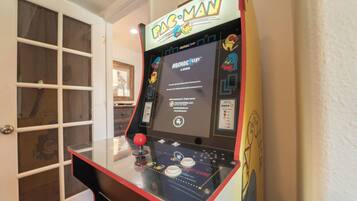 House, 4 Bedrooms, Smoking | Game room