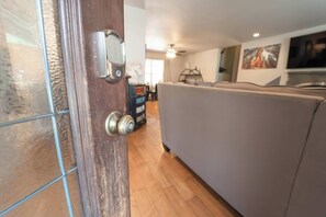 하우스, 침실 4개, 흡연 | 거실 공간 | 책