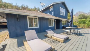 Outdoor dining - Riverside Retreat in Three Rivers - Nature's Paradise (Three Rivers)