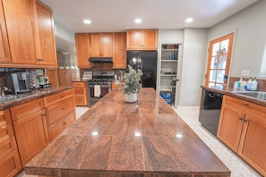 Interior - Riverside Retreat in Three Rivers - Nature's Paradise (Three Rivers)