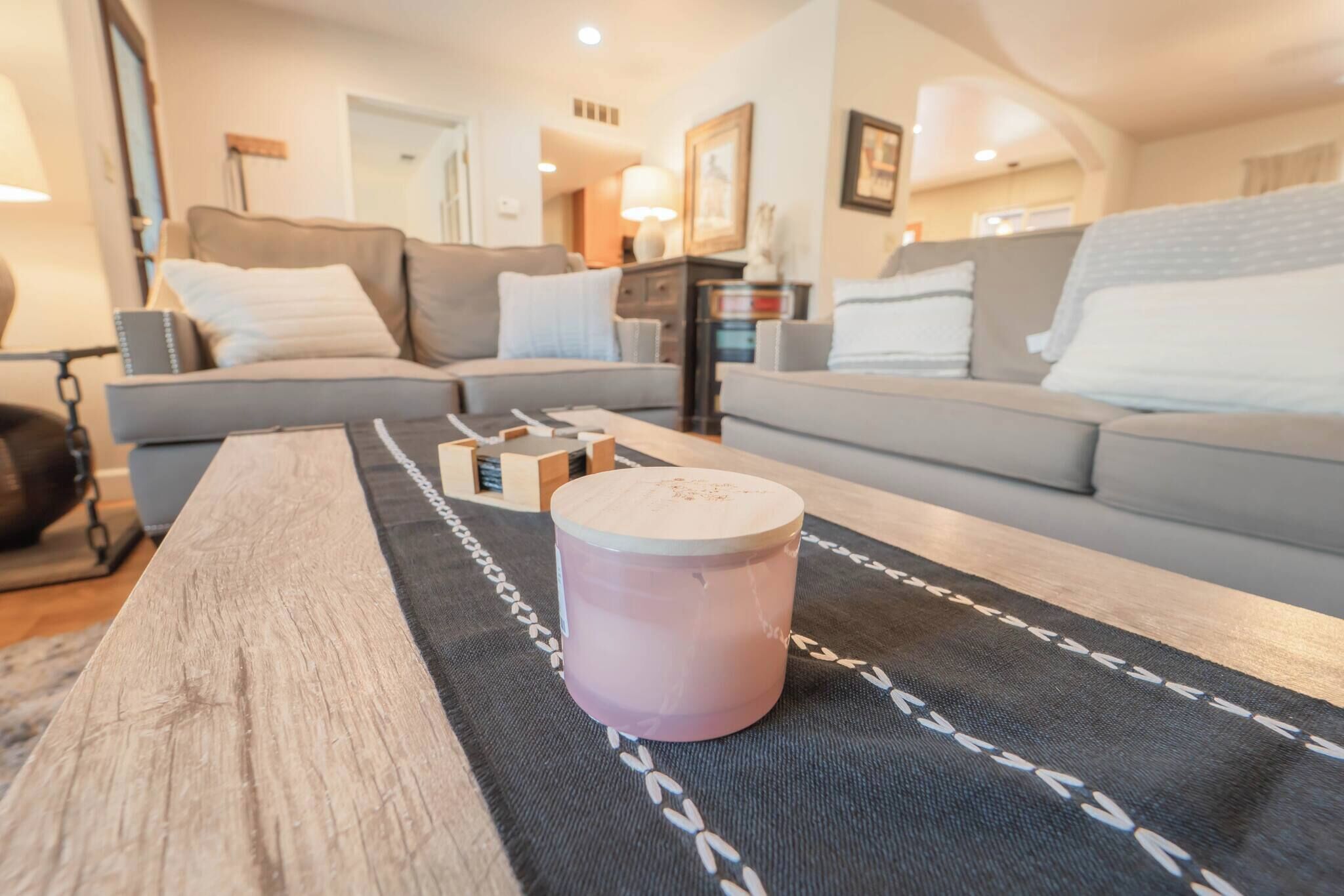 House, 4 Bedrooms, Smoking | Living area | Books