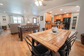 Talo, 4 makuuhuonetta, tupakointi sallittu | Ruokasali