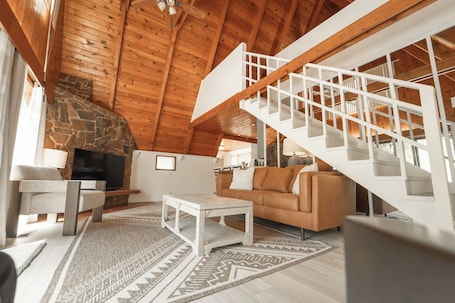Cabin, 2 Bedrooms, Smoking | Living room