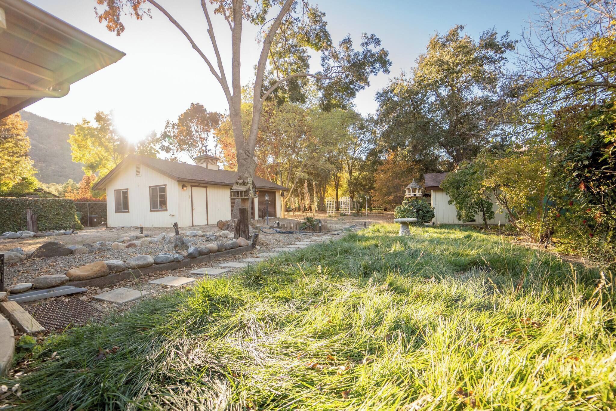 المنطقة المحيطة بالمنشأة