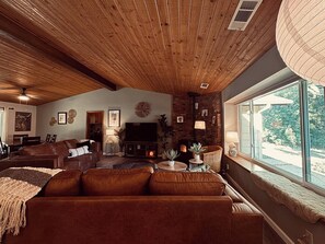 House, 3 Bedrooms, Smoking | Living area | Books - Magic Sequoia Spacious Home (Three Rivers)