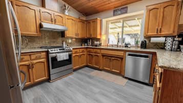 House, 3 Bedrooms, Smoking | Interior