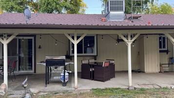 Casa, 3 habitaciones, para fumadores | Restaurante al aire libre
