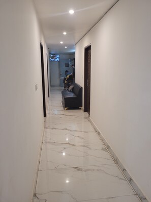 Interior - Roomshala Hotel Scorpio (New Delhi)