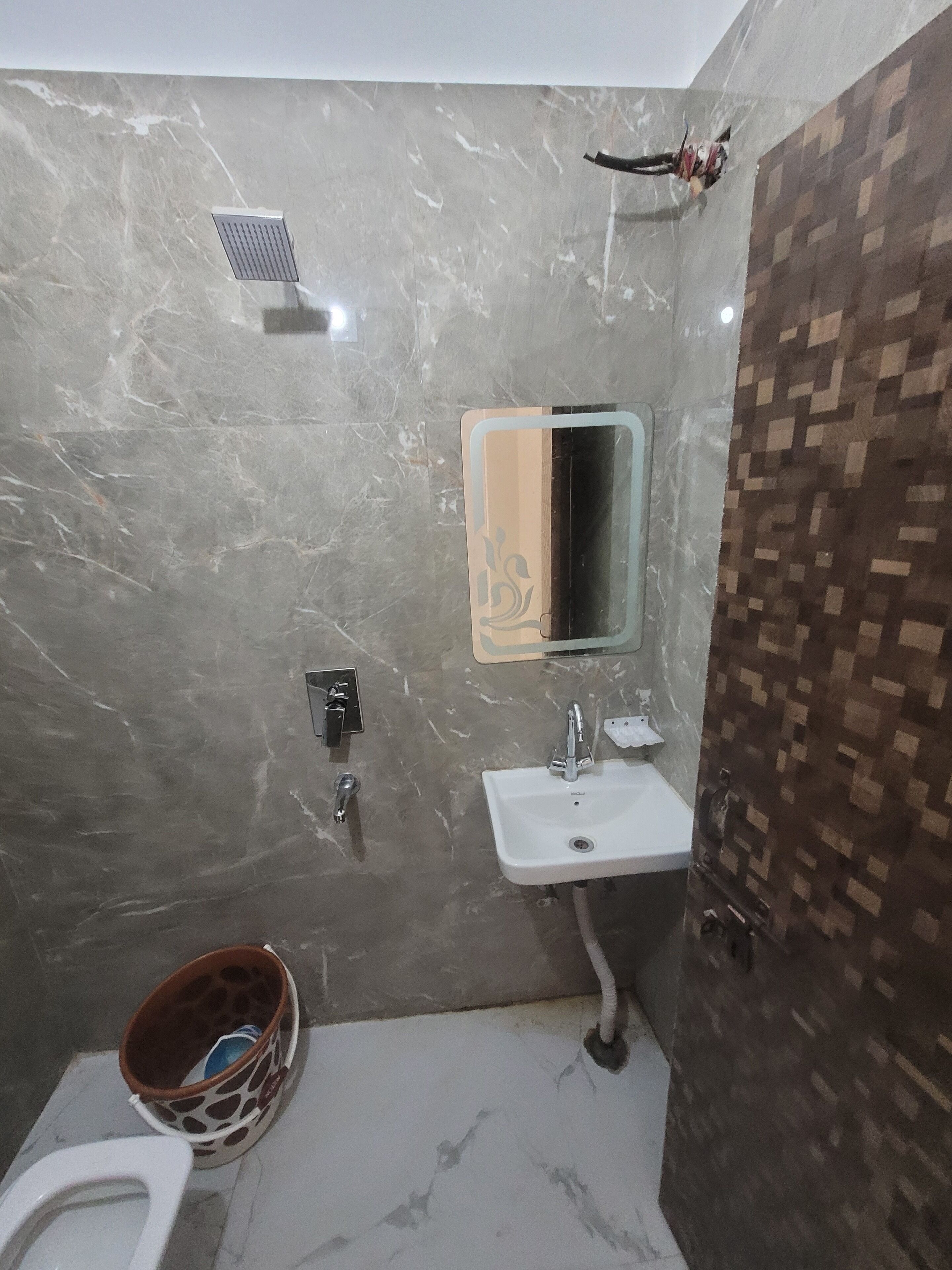 Double Room | Bathroom | Shower, free toiletries, towels, soap