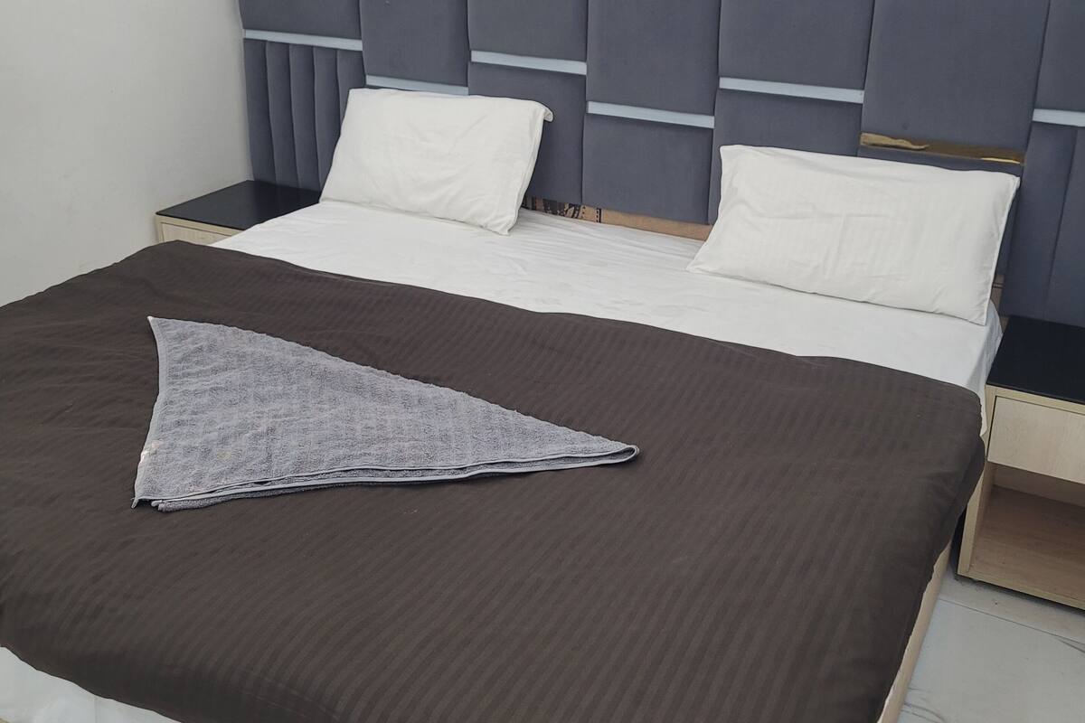 Double Room | Egyptian cotton sheets, premium bedding, desk, laptop workspace