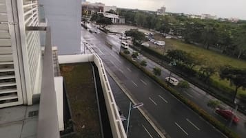 Signature Studio, 1 Queen Bed with Sofa bed, Balcony, City View | Balcony