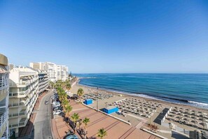 Beach nearby - Mediterranean Sea View Apartment: Beachfront, Wi-Fi, Air Conditioning, Terrace, Pool (Fuengirola)