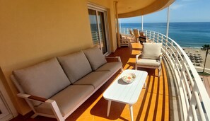 Property grounds - Mediterranean Sea View Apartment: Beachfront, Large terrace, Air Conditioning, Wi-fi, Pool. (Fuengirola)
