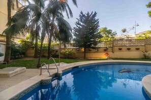 Pool - Mediterranean Sea View Apartment: Beachfront, Large terrace, Air Conditioning, Wi-fi, Pool  (Fuengirola)